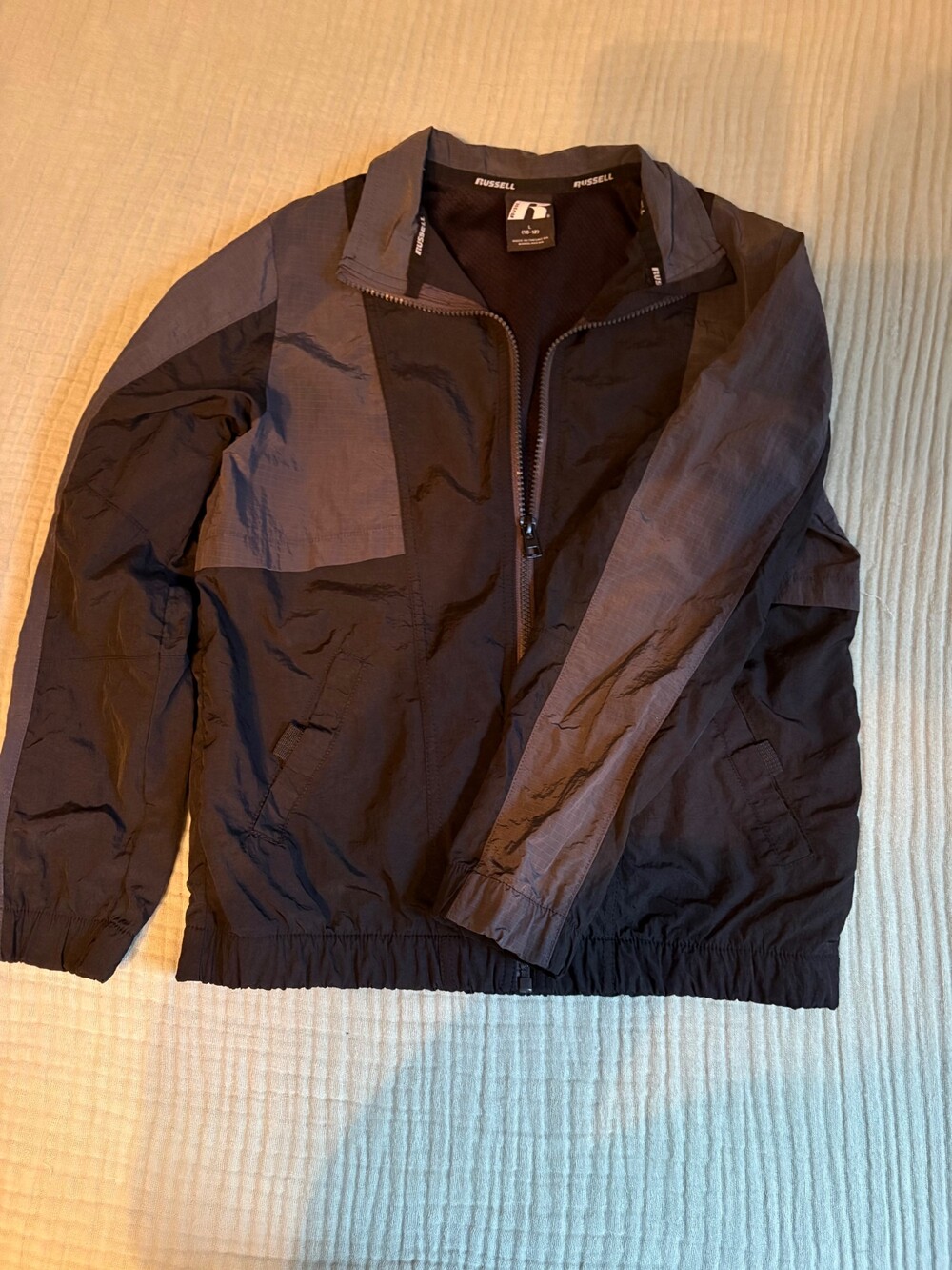 Russell Jacket Size Large Black and Dark Gray Polyester Full Zip Windbreaker